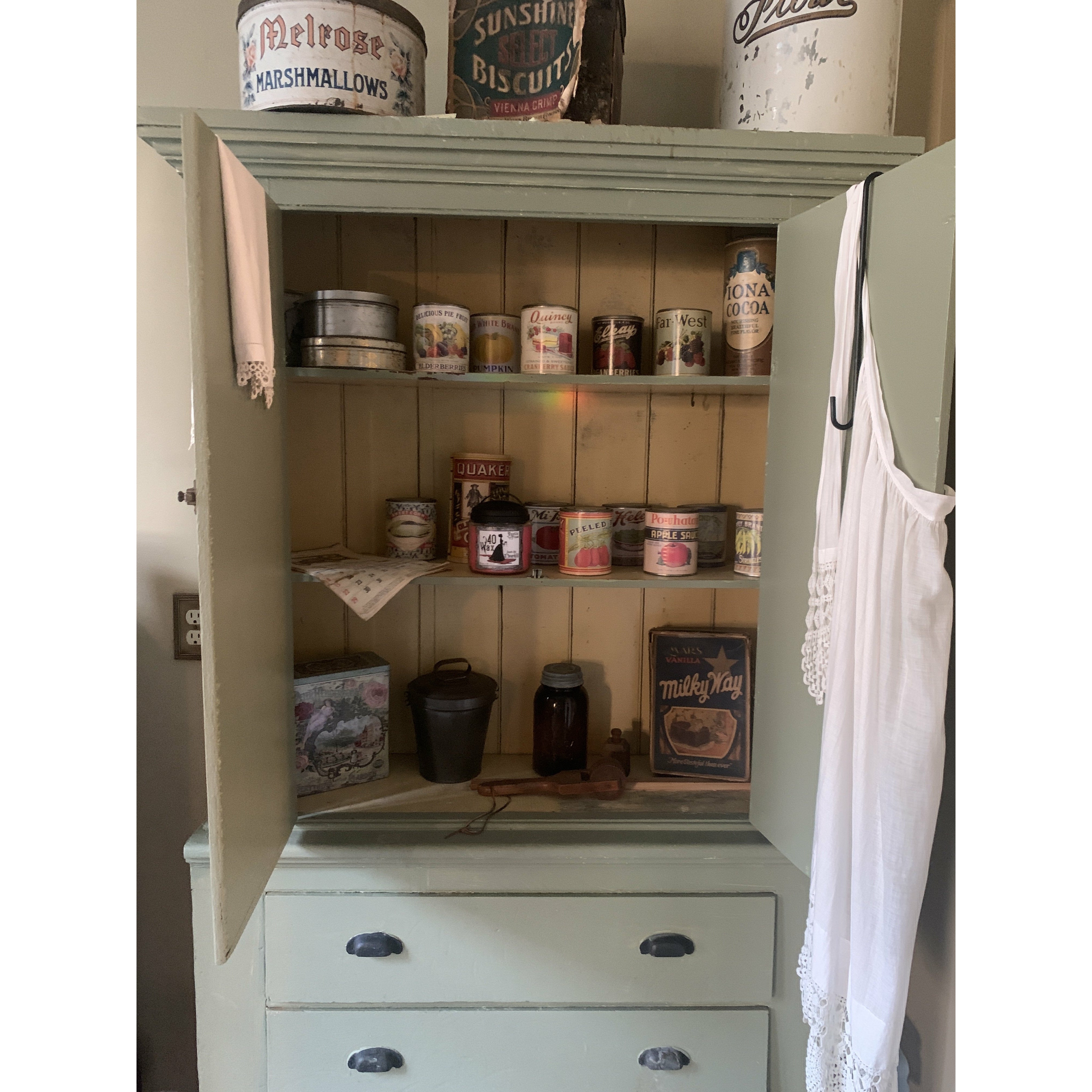 Investigation and photo shoot at Maplecroft ~ Fall River, MA (Our 1st ‘40 Wax’ apothecary candle design ~ Retired).